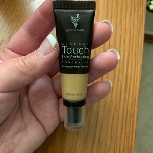 Younique Touch Concealer